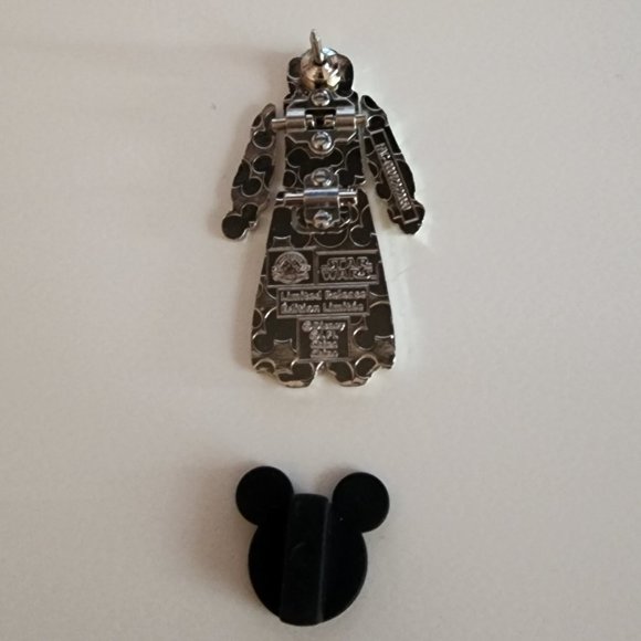 Disney Star Wars Princess Leia Limited Release Kenner Action Figure Pin - Picture 2 of 2